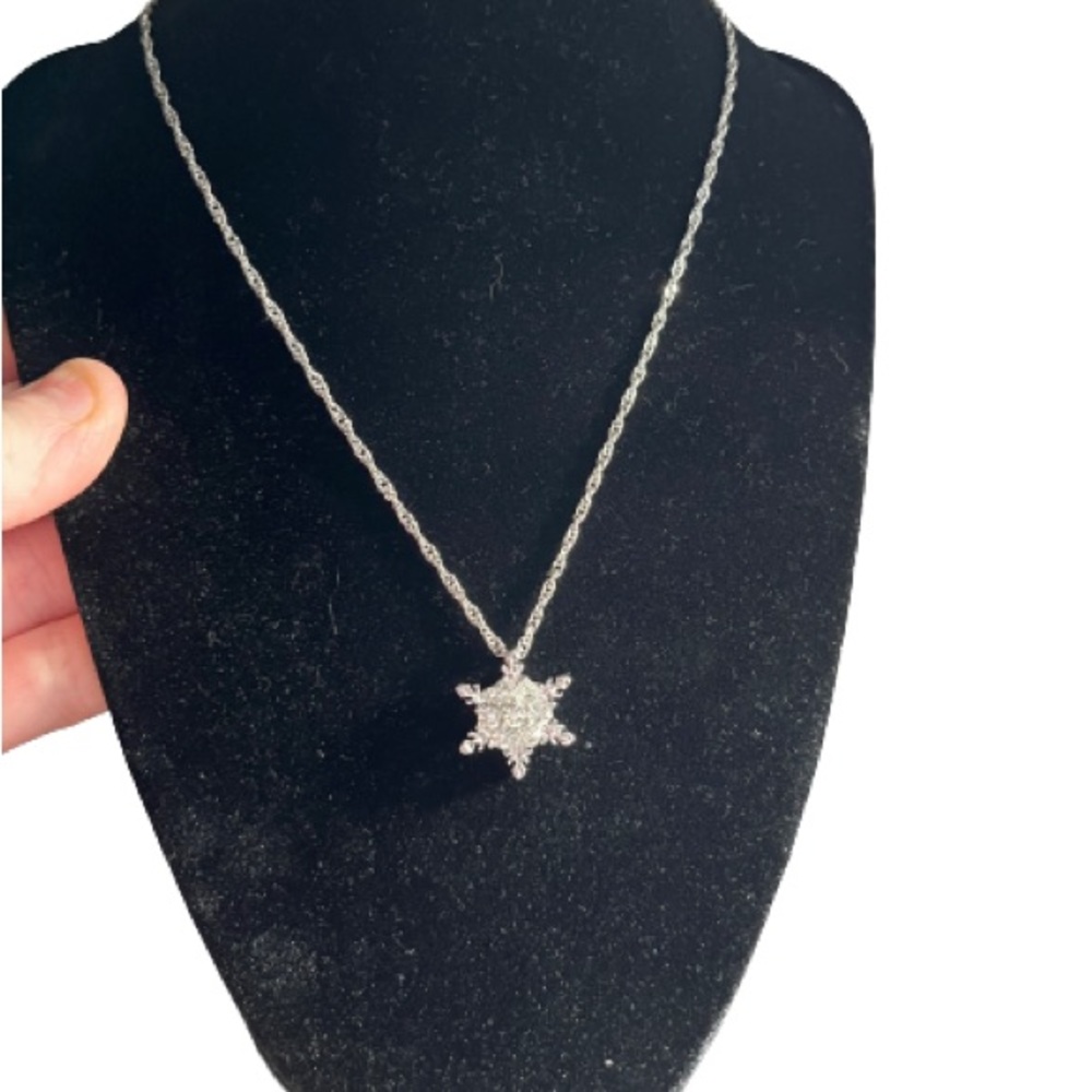 Snowflake necklace - Picture 4 of 4